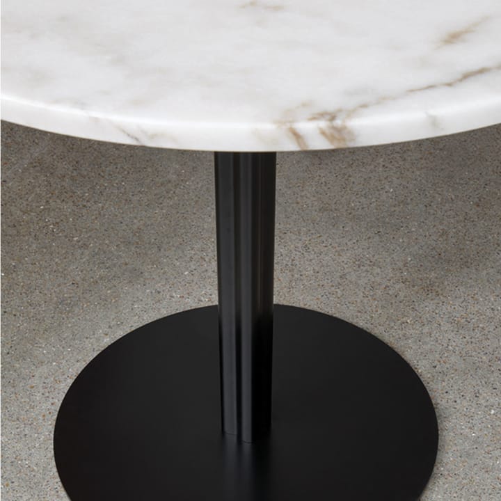 Table à manger Harbour Column, marble offwhite, ø105 cm, structure noire Audo Copenhagen