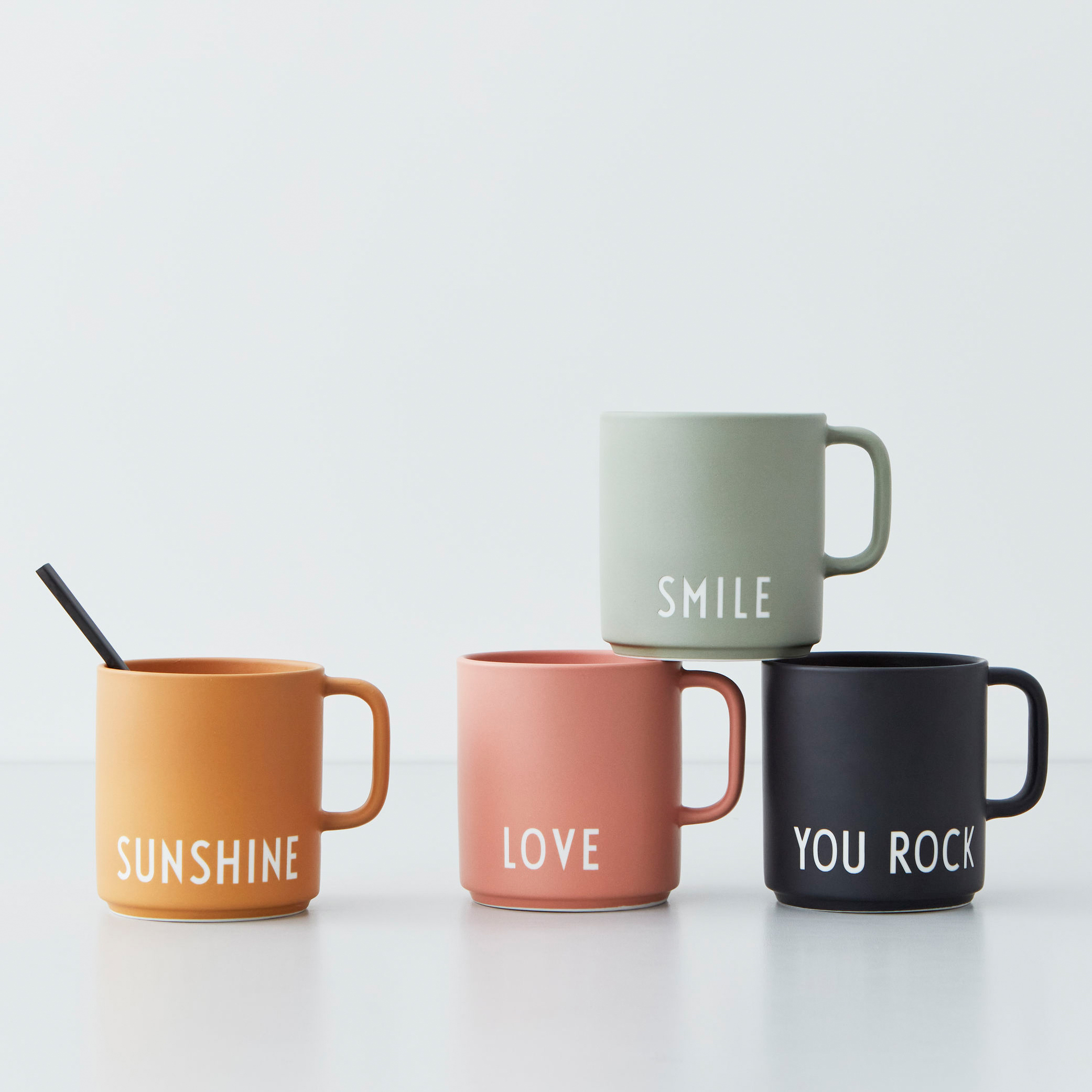 Design letters Poignées pour tasse enfant tritane jaune moutarde