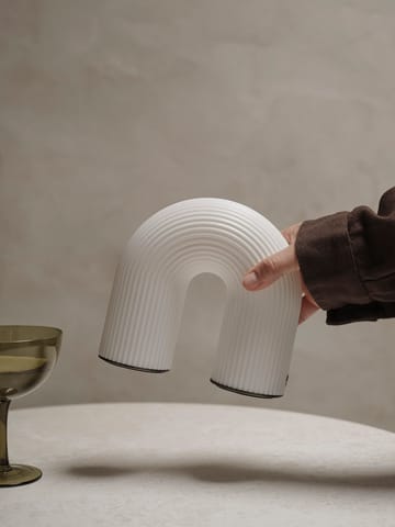 Lampe de table Vuelta portable - White - ferm LIVING