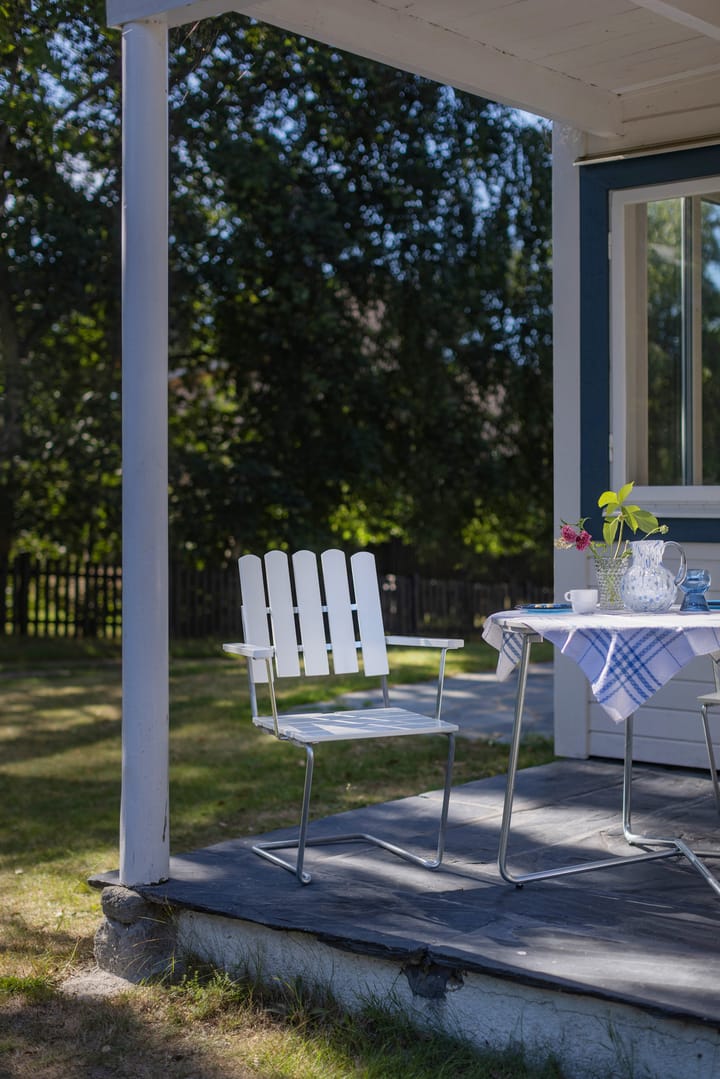 Fauteuil A2, Chêne laqué blanc - structure en acier avec galvanisation à chaud Grythyttan Stålmöbler