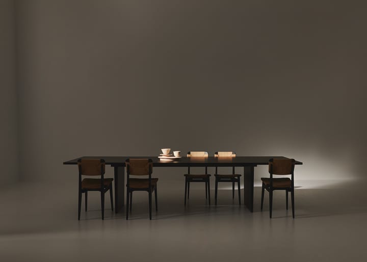 Table à manger Private 100x320 cm, Marron-chêne teinté noir GUBI