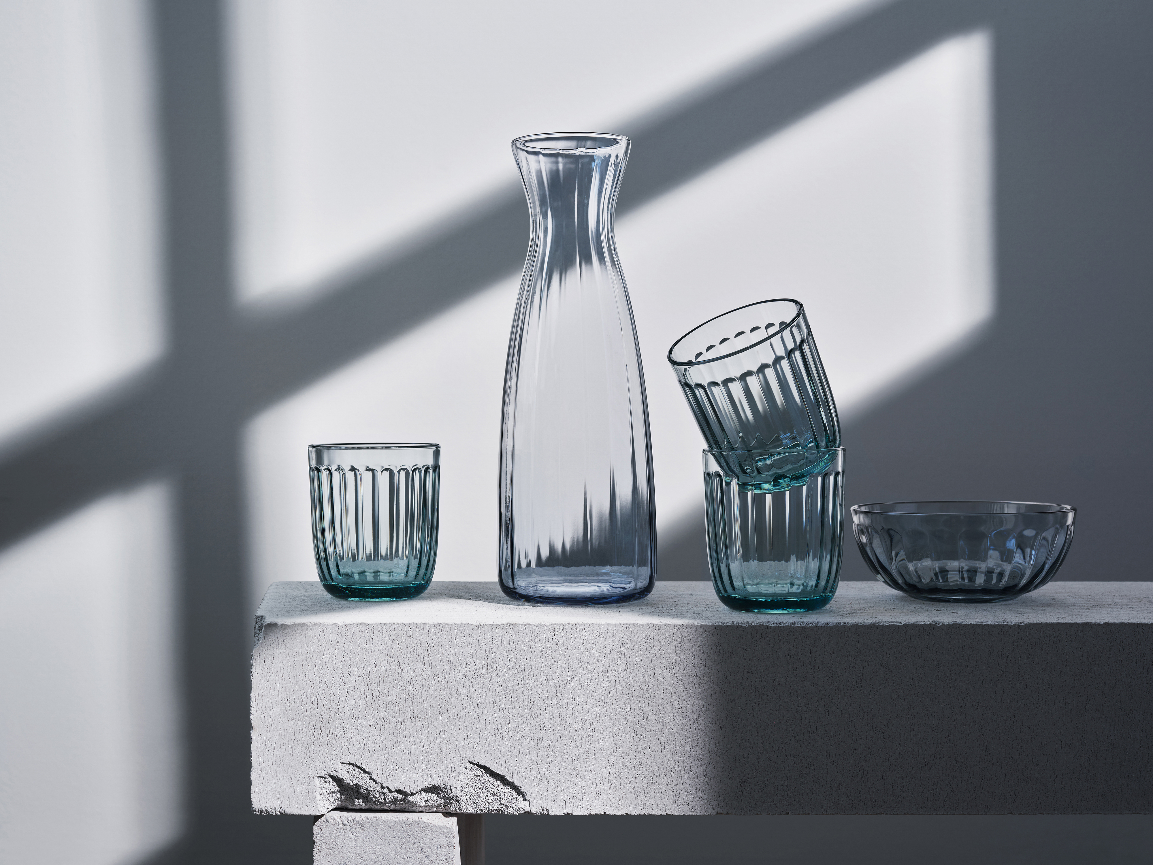 https://www.nordicnest.fr/assets/blobs/iittala-carafe-raami-recycled-edition-1-litre/503893-01_2_EnvironmentImage-164b974d24.jpg