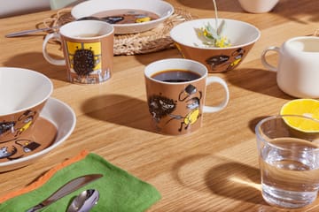 Mug Moomin Stinky in action - Marron - Moomin Arabia