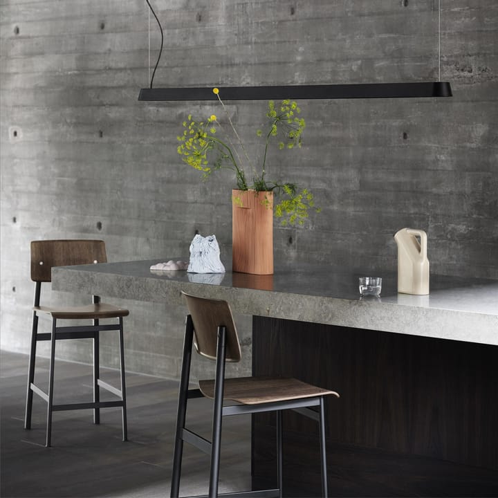 Tabouret de bar Loft, black, bas, structure en acier noir Muuto