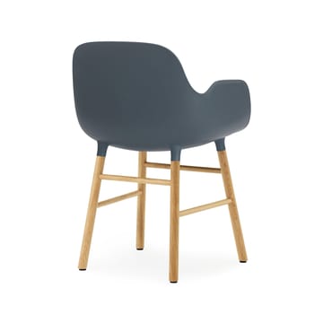 Chaise avec accoudoirs Form - blue, pieds en chêne - Normann Copenhagen