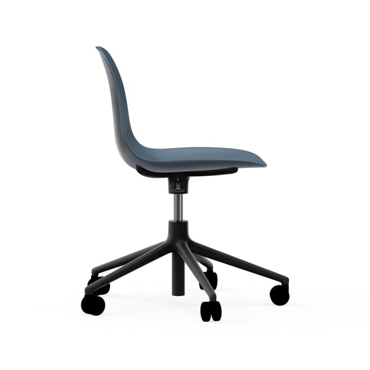 Chaise de bureau Form avec base pivotante, fauteuil de bureau 5W, bleu, aluminium noir, roulettes Normann Copenhagen