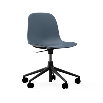 Chaise de bureau Form avec base pivotante, fauteuil de bureau 5W - bleu, aluminium noir, roulettes - Normann Copenhagen