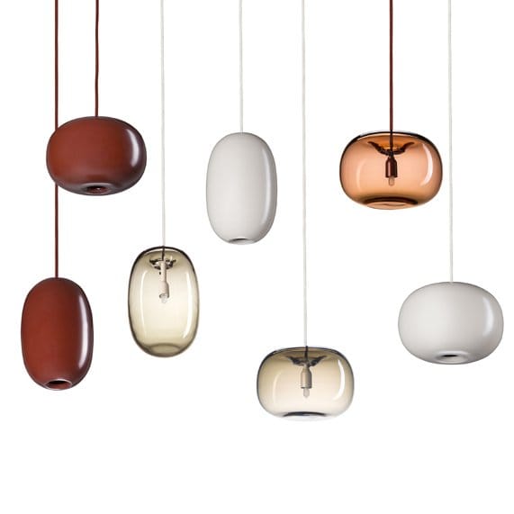 Suspension allongée Pebble arrondie, rouge oxyde-verre Örsjö Belysning