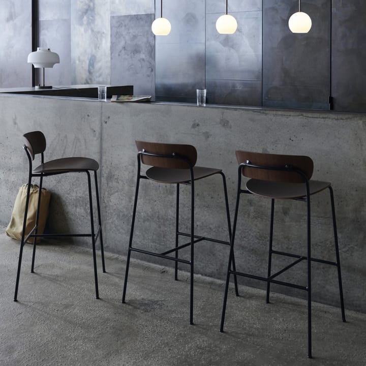 Tabouret de bar Pavilion AV9, black, structure en acier &Tradition