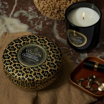 Bougie parfumée Maison Noir 3-wick Tin 40 heures - Freesia Clementine - Voluspa