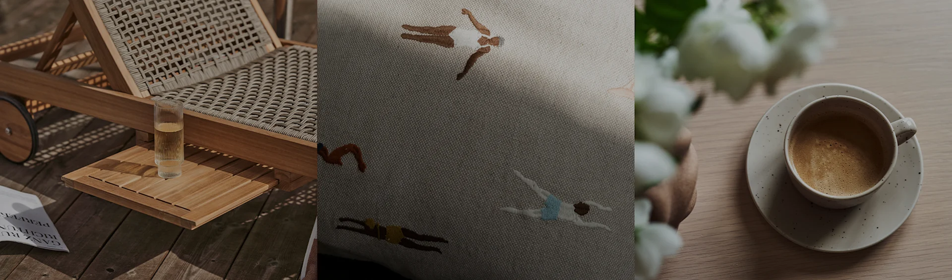 Une chaise longue avec une boisson, un coussin brodé de nageurs et une tasse de café avec des fleurs blanches.