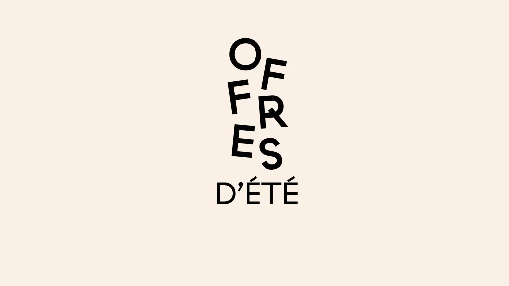 Texte noir "OFFRES D'ÉTÉ" sur fond beige clair. "OFFRES" est vertical et incliné, "D'ÉTÉ" est horizontal.