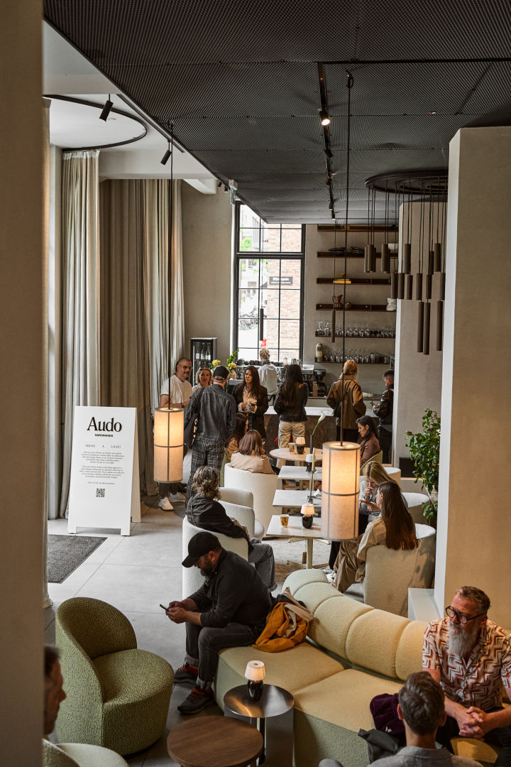 Le restaurant de l'Audo House pendant les 3 Days of Design, rempli du design de l'Audo Copenhagen. C'est l'endroit idéal pour déjeuner pour tout amateur de design lors d'une visite de Copenhague. 