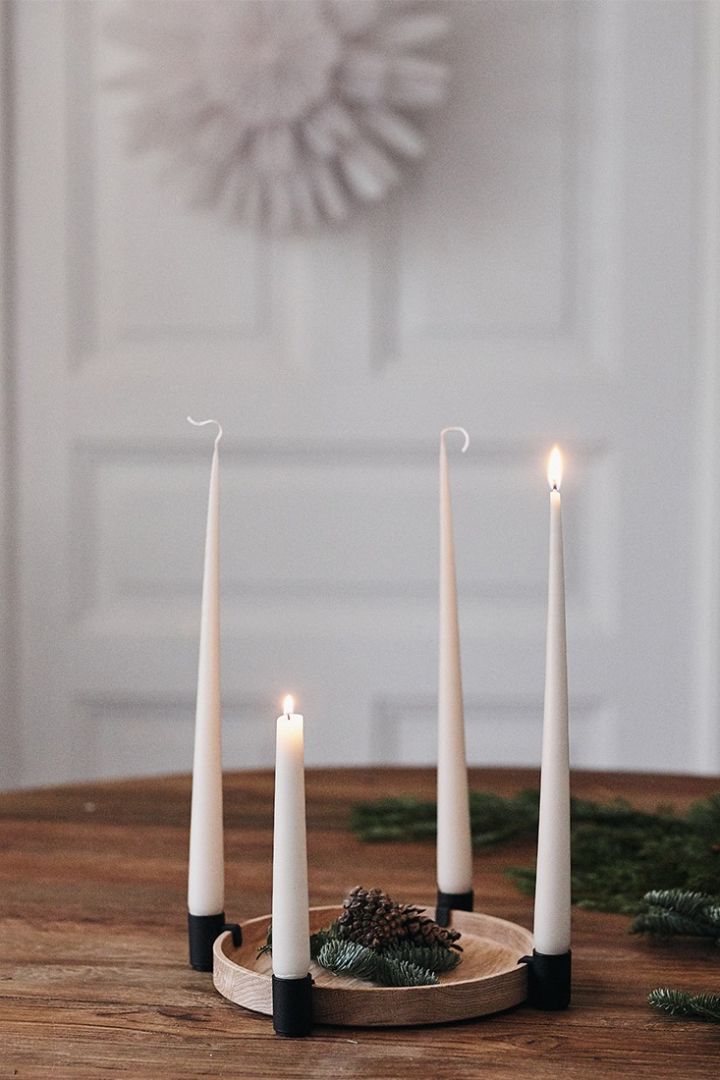 Le chandelier de l'Avent Luna avec bougies d'Ester & Erik est une magnifique décoration de l'Avent qui convient parfaitement à l'approche de Noël.